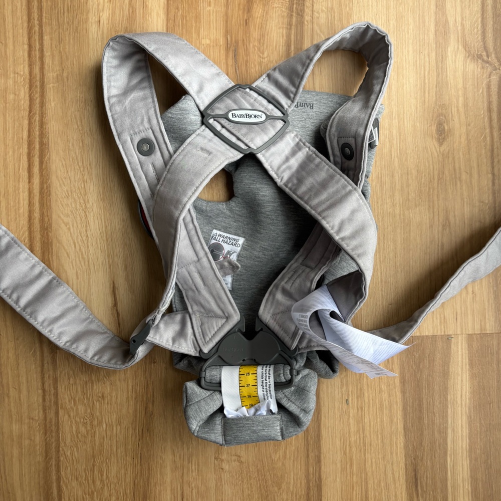 BabyBjorn Mini Gray Carrier - Picture 2 of 3